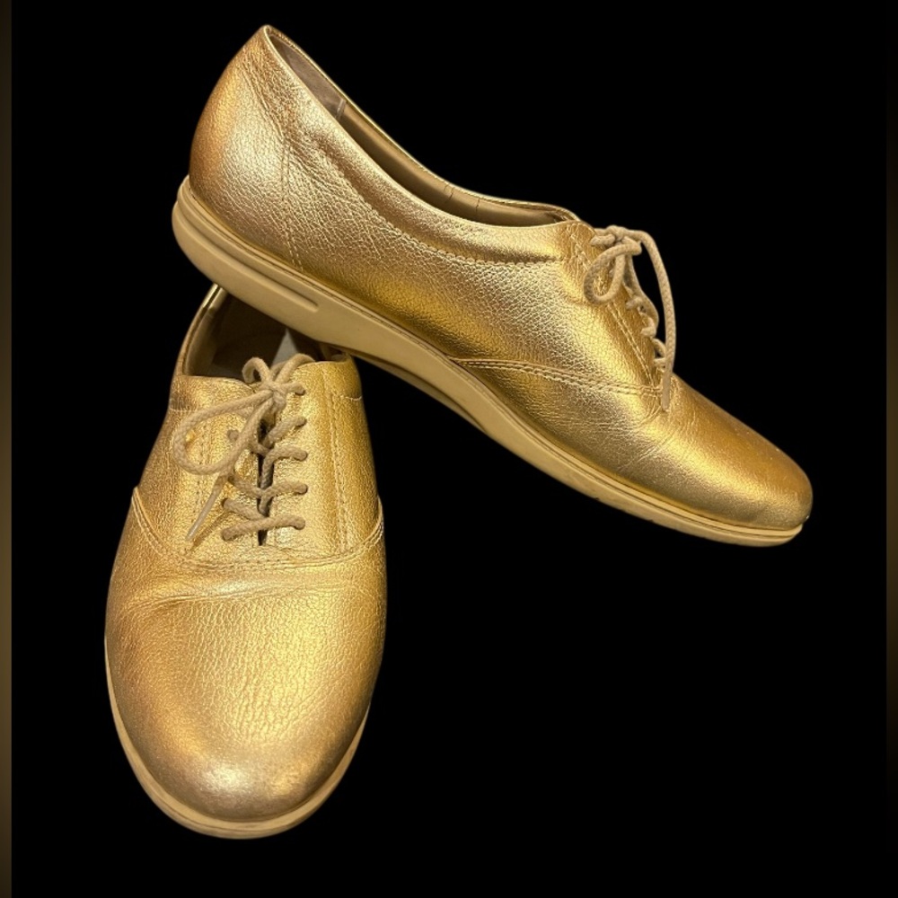 Easy Spirit Motion leather oxford sneakers. Gold metallic. Arch support. 7.5-8